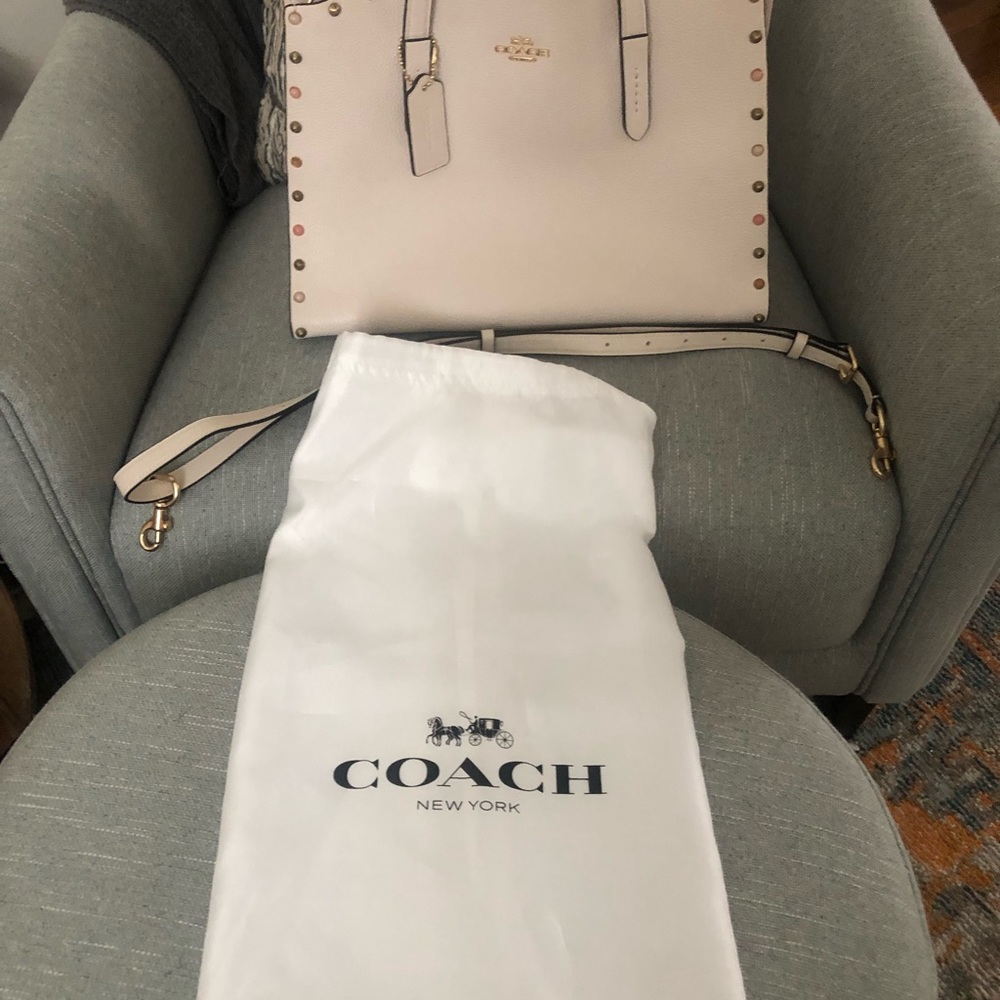 π«π« Coach Charlie Carryall w/ Rivets - Picture 8 of 8
